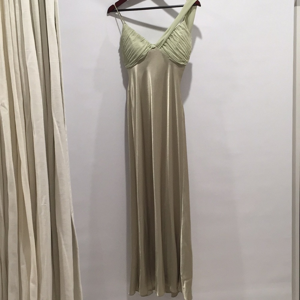 The Perfect Evening Gown for Spring